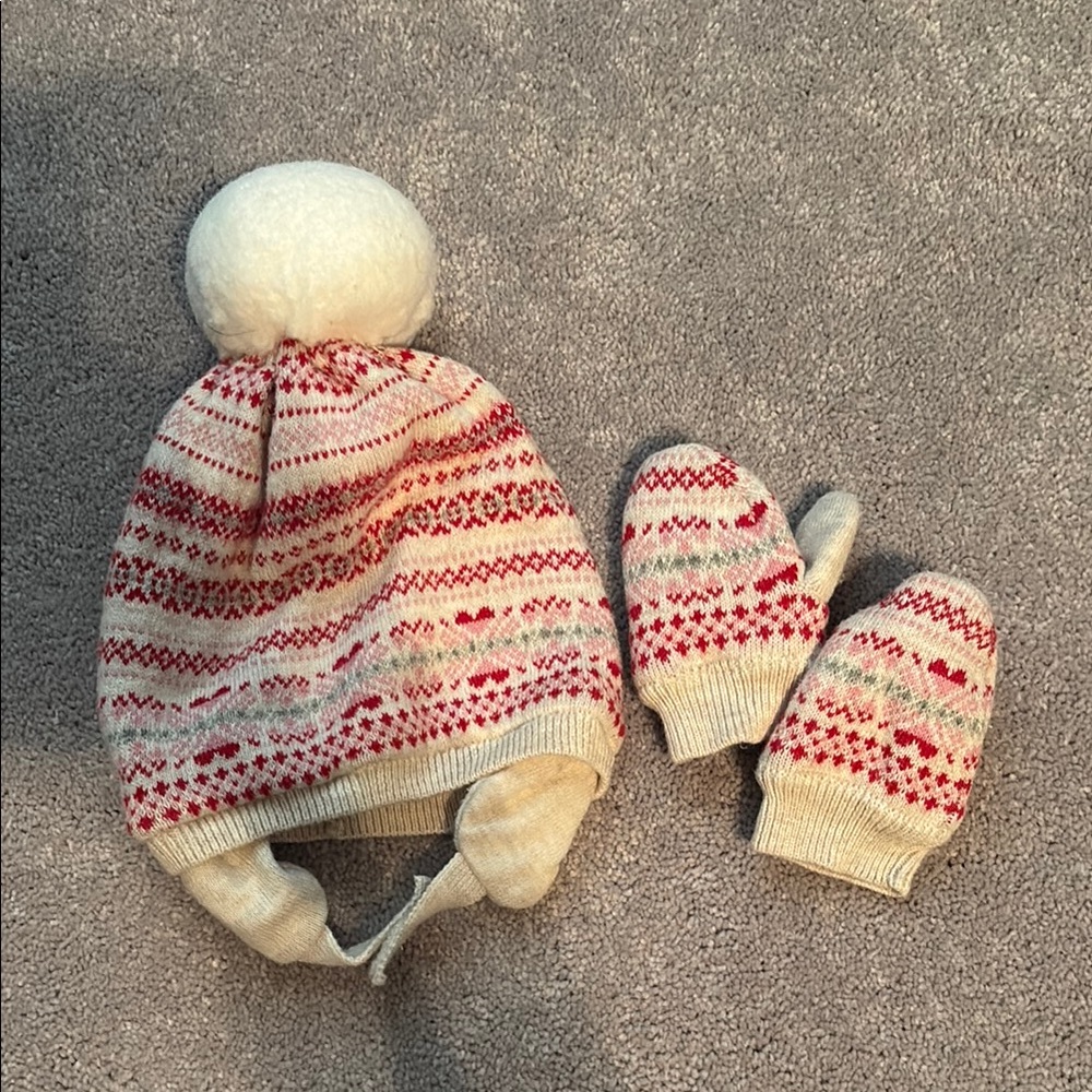 BabyGAP Cozy Knit Hat and Mittens Set for baby